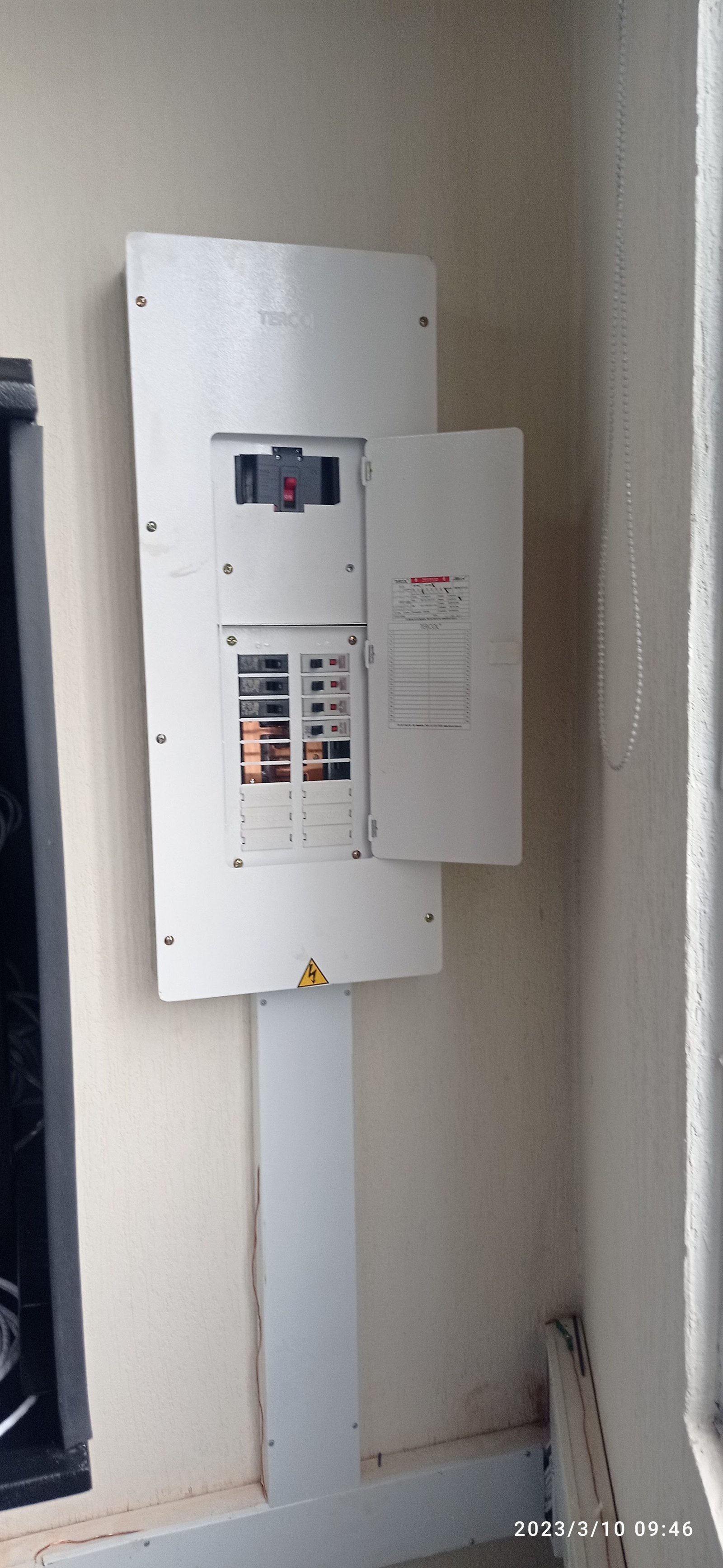 Instalación de tablero eléctrico trifásico