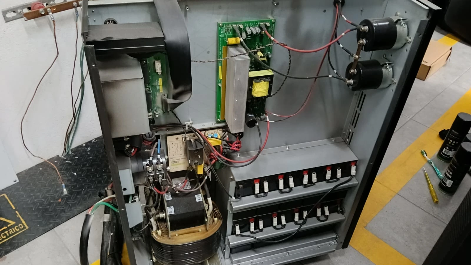 Mantenimiento UPS Powest 6kva